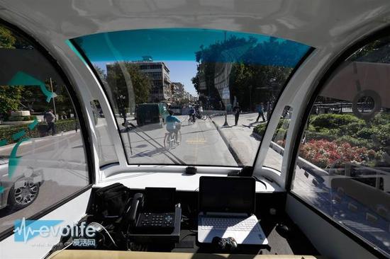 法国EasyMile无人驾驶公交车EZ10投入运营真的没有方向盘