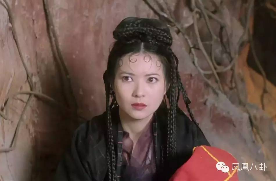 明星失业之后能干点啥?《花花公子》模特当街