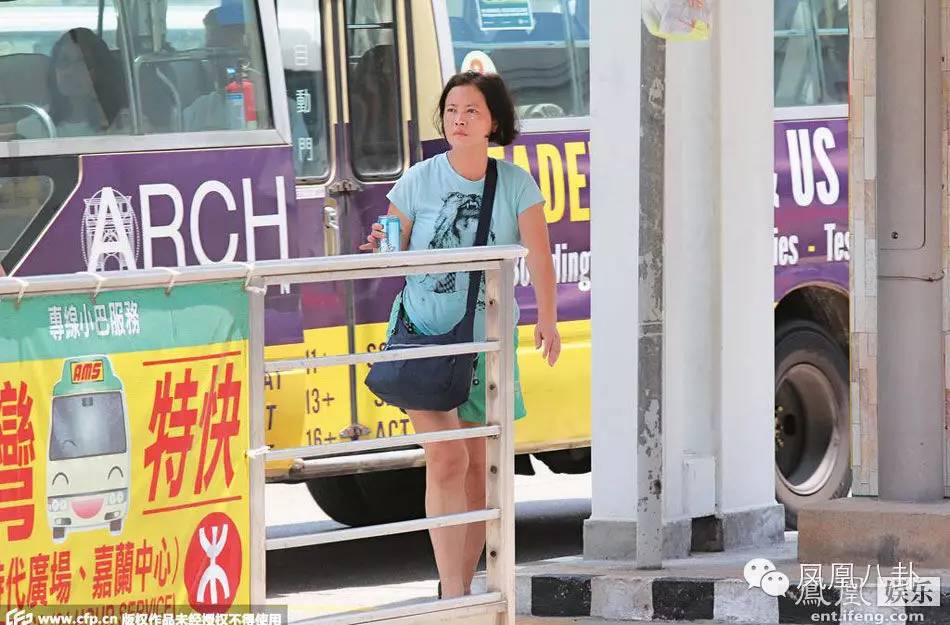 明星失业之后能干点啥?《花花公子》模特当街