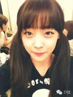 颜值出道 19岁恋上大叔 她的恋情被写成18禁歌