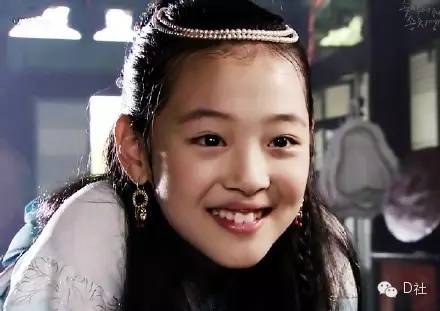 颜值出道 19岁恋上大叔 她的恋情被写成18禁歌