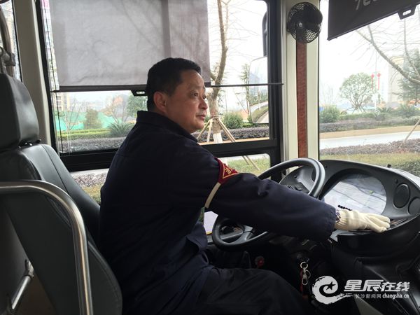 最美公交车司机图片 0cafb57bfa6b1dc_w600_h450.jpg