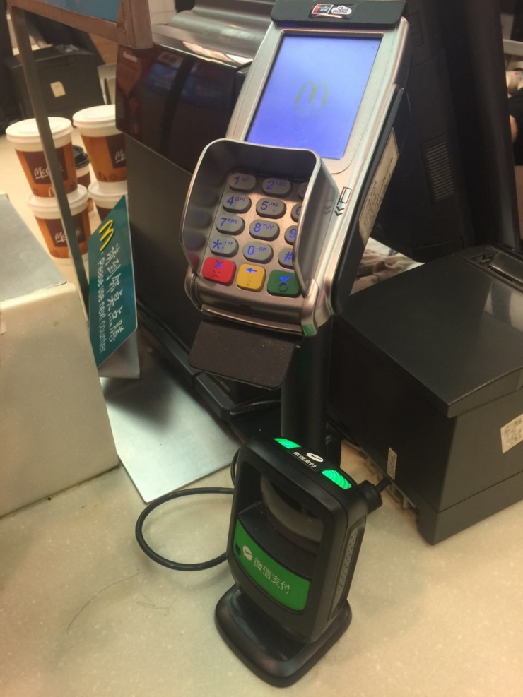 我们走访了7家店，只有2家可以使用Apple Pay