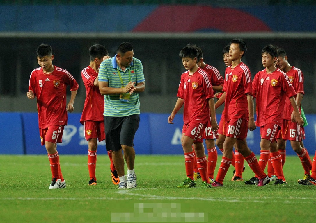 柬埔寨孤儿足球队完胜广东省U16 实力高一截