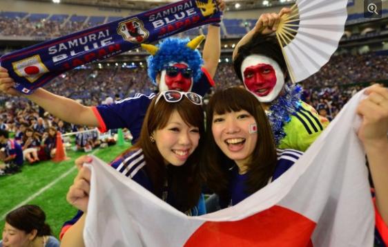 日本球迷聚集看球引发性骚扰 女网友:遭痴汉袭