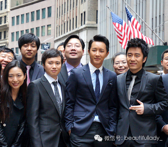 周凯莉:大佬们上市敲钟穿什么?