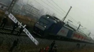河南民众拦停火车