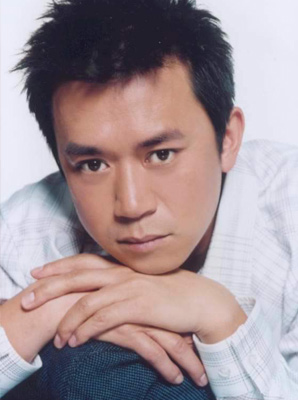 其实一开始,王学兵是,是拒绝的,毒贩跟他说来一口,然后他整个人就