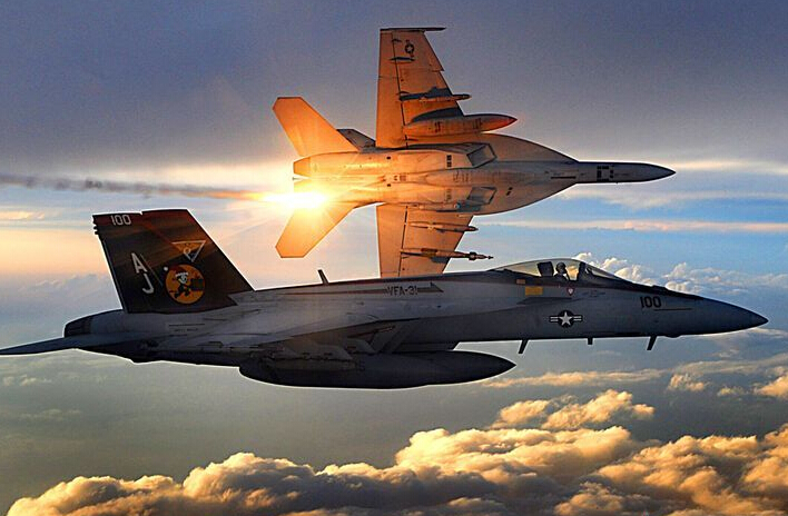 美军2架f-18战机迫降台湾空军基地