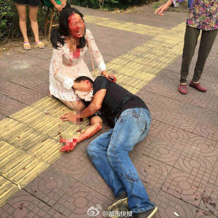 浙江:2个小孩吵架致大人拿刀砍 场面血腥