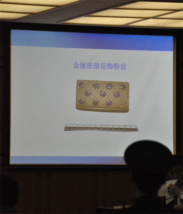 被追回的失窃物品。 人民网记者杨成摄