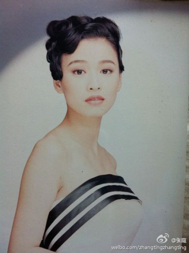 组图: 张庭微博 自曝昔日旧照 网友赞叹美丽一如