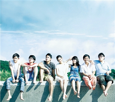 电影简介:青春是一场大雨.即使感冒了,还盼望回头再淋它