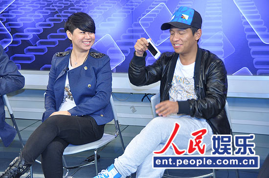 宋小宝在被问道妻子的时候突然害羞起来