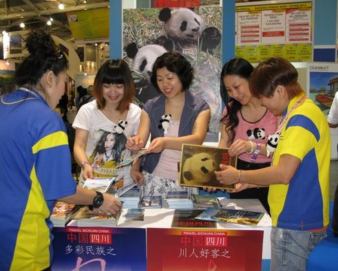 四川代表团亮相2012新加坡旅游展