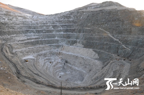 财经       新疆第一座吨金矿山——阿希金矿一角.