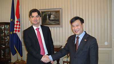 申知非拜会克新政府副总理兼地区发展和欧盟基