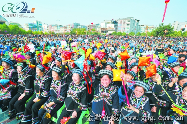 3月24日,中国·望谟"三月三"布依族文化节在县城王母广场举行,来自各