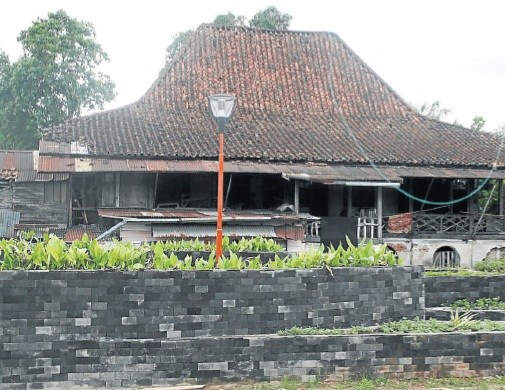 右边之老房子已卖给外人。（图：印度尼西亚星洲日报）