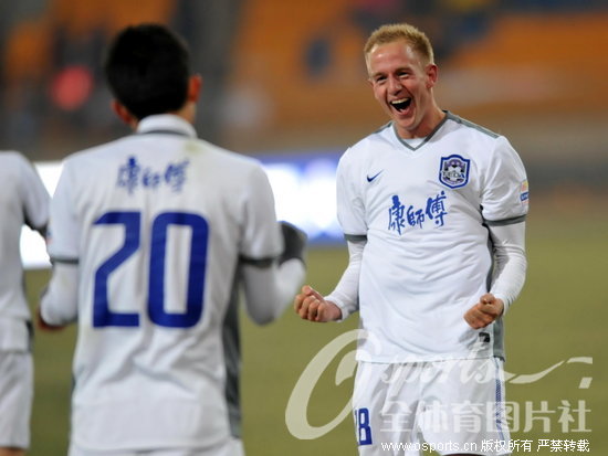 泰达1-0阿尔滨(点击观看更多精彩图片)