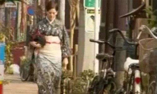 格雷姆称在日本做白人艺妓十分不易(《每日邮报》网页截图)