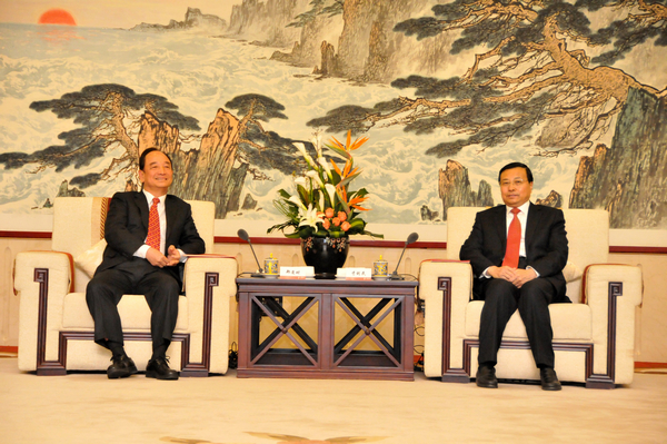 山东副省长才利民会见台湾和协海峡金融集团总