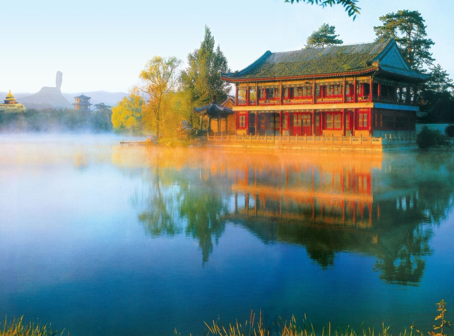 避暑山庄烟雨楼(资料图片)