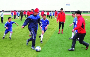 蒙古国足球队走进呼和浩特校园足球
