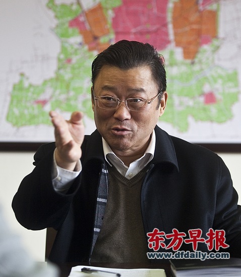 松江区委书记盛亚飞接受记者专访。早报记者 杨一 图