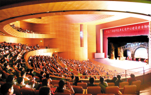 由天津歌舞剧院芭蕾舞团演出的芭蕾舞剧《唐·吉诃德》在大剧院的歌剧