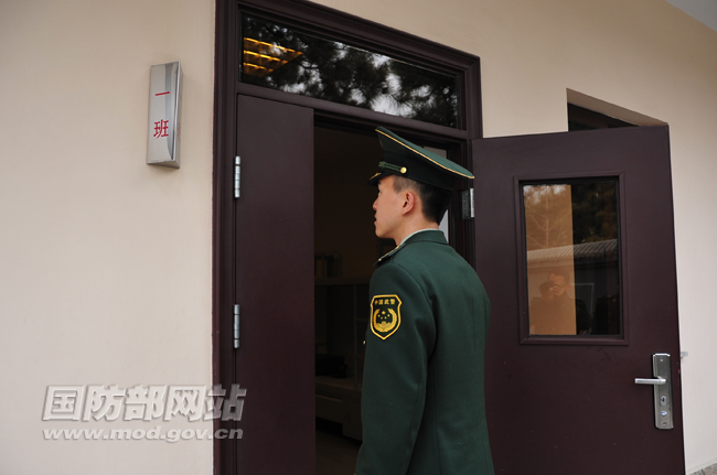 踏进一班——也就是闻名中外钓鱼台礼宾班。