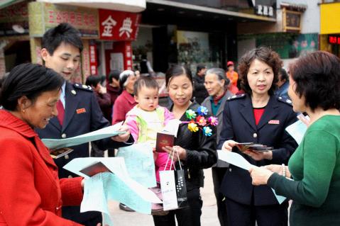武胜县国税局和地税局扎实开展春风送税法活
