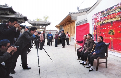 甘肃省青年摄影家协会的30位摄影家来到当地通远乡牌楼村和连城镇连城