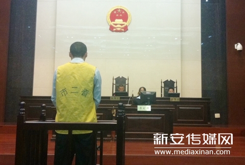 合肥小树林命案:邓玉东被押上法庭