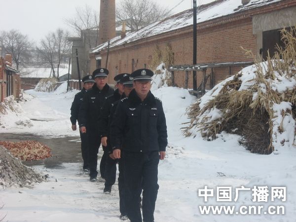全国首批村警在黑龙江省宁安市上岗