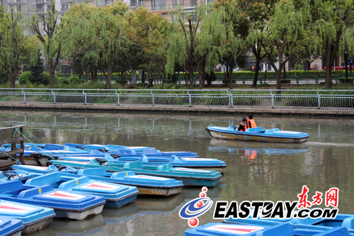 游客划船是否要穿救生衣? 上海各公园规定不同