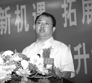 　　时风集团总经理刘成强在会上演讲