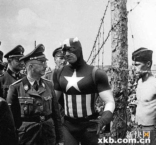 ▲美国队长叛变了？1941年的俄罗斯明斯克，美国队长居然陪同德国纳粹头子亨利希&middot;希姆莱视察战俘营。