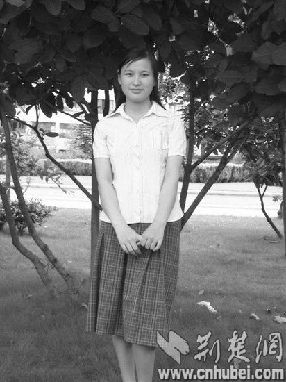 图为:昔日的石玉霞是一个长发美女