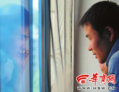 　　王正福得到结果后第一个电话打给结果后第一个电话打给了大伯王志强 本报记者 于卓 摄