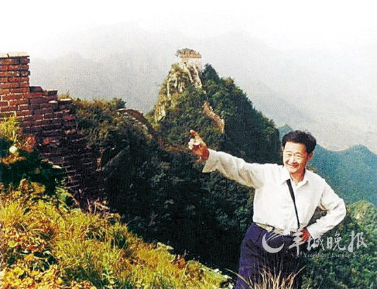 1986年,罗哲文登上了北京怀柔箭扣长城的险段