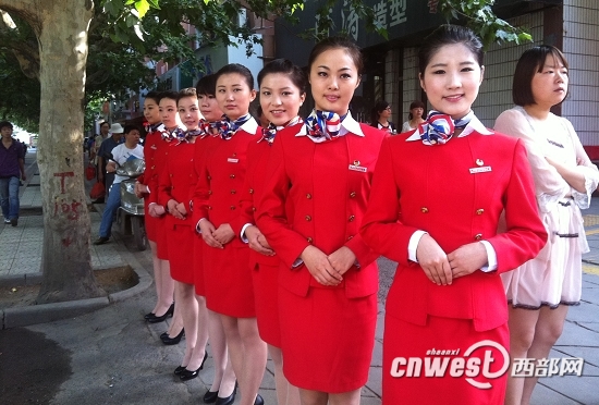 学生们身着盛装