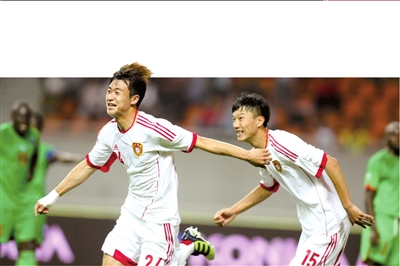 u22国足巴萨身高用中超踢法 失误奇高半场0射