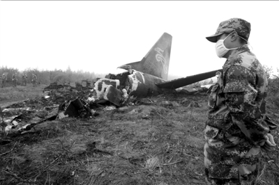 2010年伊春空难细节披露:飞机撞地滑行机体分