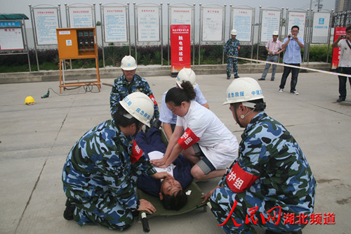 武汉举行建筑工程综合应急救援演练