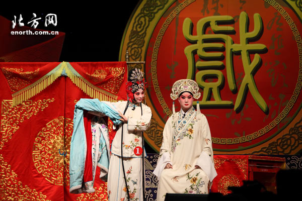 评剧宋丽绣红旗曲谱_评剧戏歌绣红旗曲谱(2)