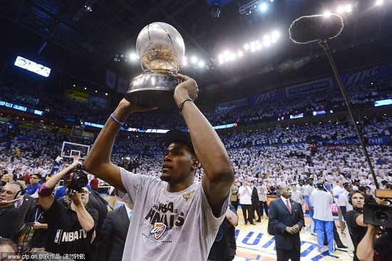 雷霆完成18分大逆转 连胜四场淘汰马刺晋级总决赛