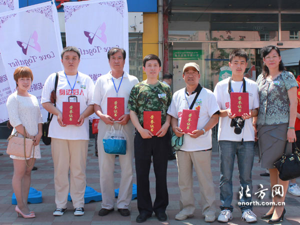 身边好人志愿者公益活动 父亲节走进鹤童老人院