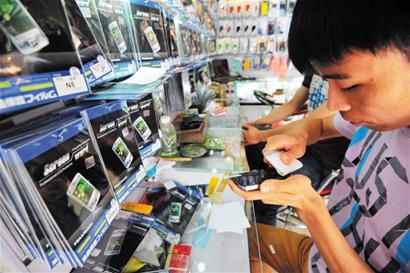 80元手机贴膜1月就起泡 网上订便宜货进价仅1