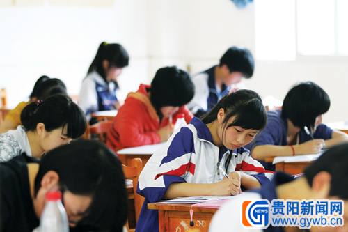 贵阳中考第一天 考生:语文理综都不难